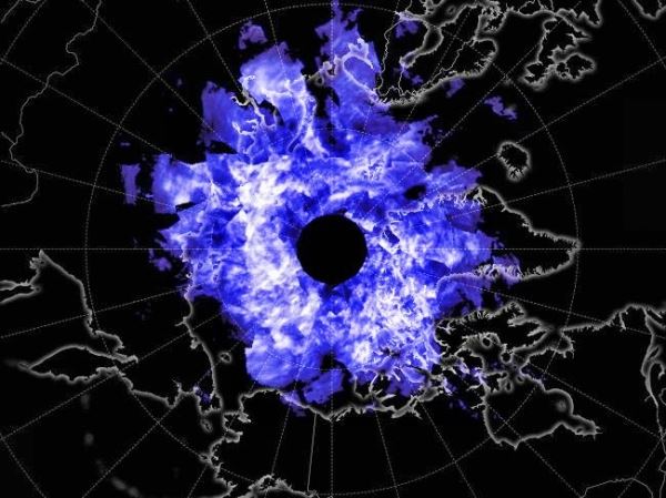 Необычные серебристые облака мерцают на северном полюсе